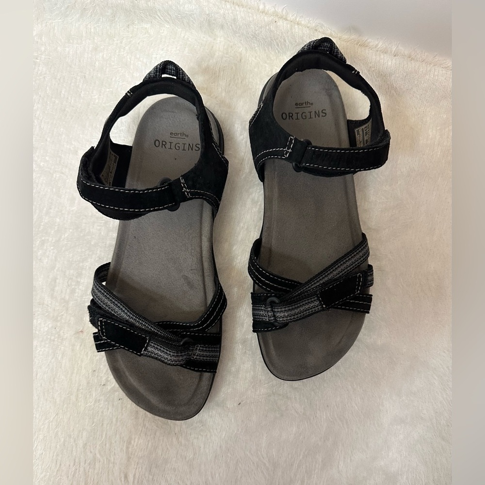 Origins Black Sandals with Criss-Cross Straps 🖤 - Picture 4 of 9
